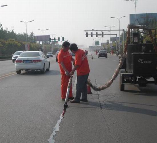 公路裂縫日常養(yǎng)護灌縫膠